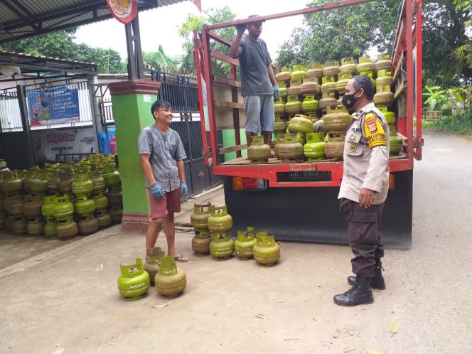 
					Sambangi Warga Binaan, Bhabinkamtibmas Polsek Pattallassang Berikan Imbauan Kamtibmas Dan Prokes Covid-19