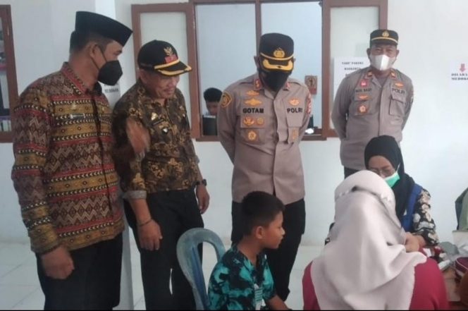 
					Kapolres Takalar Pantau Langsung Kegiatan Vaksinasi di Desa Bontokassi