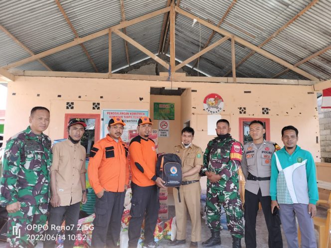 
					Sinergitas TNI-Polri Kawal Penyerahan Bantuan oleh Dinas BPBD Provinsi Sulsel