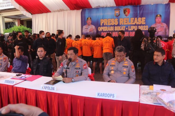 
					Polda Sulsel Gelar Press Release Hasil Operasi SIKAT LIPU 2022