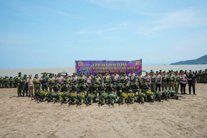 
					Dikukuhkan Warga Kehormatan Kostrad, Kapolri: TNI-Polri Terus Bersinergi Jaga Wibawa Negara dan Rakyat Indonesia