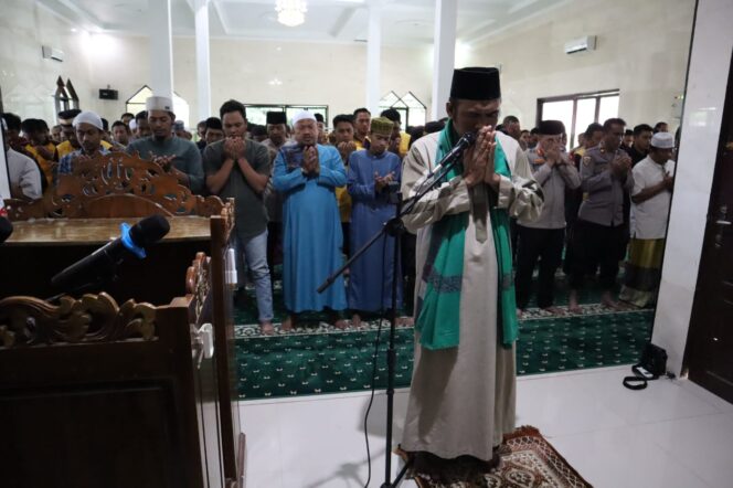 
					Doakan Korban Gempa Bumi Di Cianjur, Polres Bulukumba Gelar Sholat Gaib.