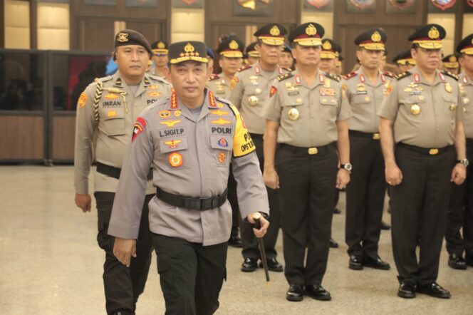 
					Polri Gelar Upacara Korps Raport ke 42 Pati dan 121 Pamen