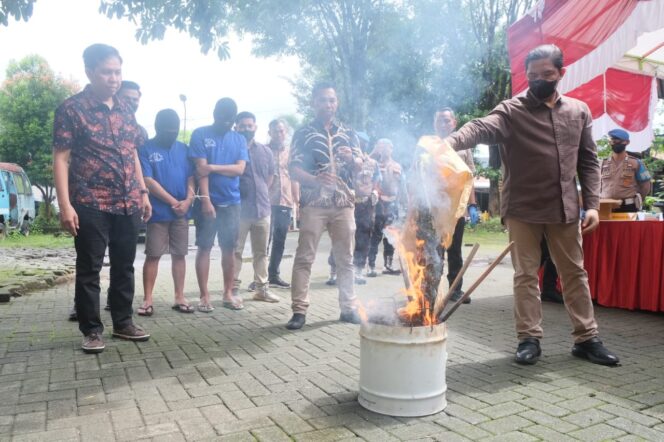 
					Direktorat Reserse Narkoba Polda Sulsel Gelar Pemusnahan Barang Bukti Narkotika Jenis Ganja