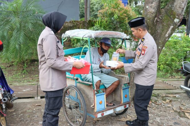 
					Raih Keberkahan Bulan Ramadhan, Polres Takalar Kembali Berbagi Takjil Untuk Masyarakat