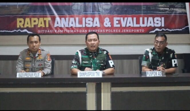 
					KONFERENSI TIM GABUNGAN DIV PROPAM POLRI DAN PUS POM TNI TERKAIT PENYERANGAN MAKO POLRES JENEPONTO