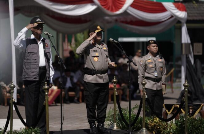 
					Kabaharkam Polri Sebut Polisi RW Praktik Kedekatan Aparat dan Masyarakat di Akar Rumput