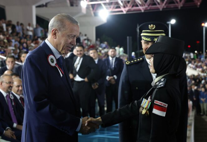 
					Bikin Bangga, 3 Anggota Polri Diwisuda Langsung Presiden Erdogan Usai Ikuti Pendidikan 2 Tahun di Turki