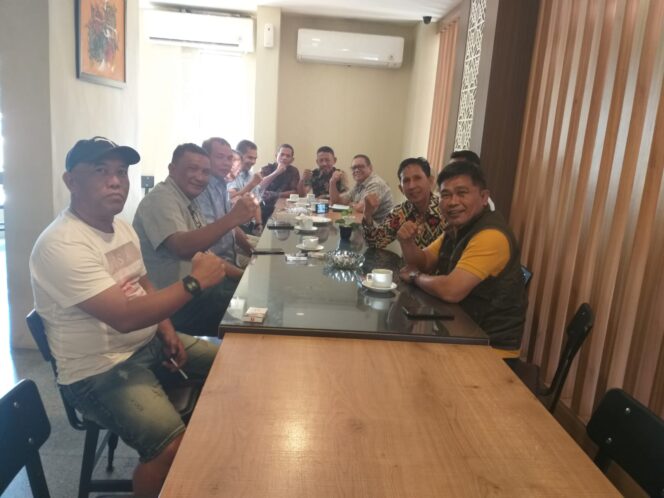 
					H.Uskar, Ngopi Bareng Dengan Semua Korwil diGren Palace