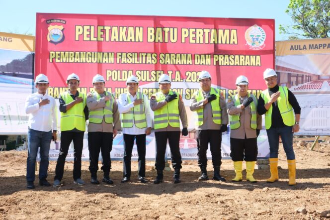 
					Kapolda Sulsel Letakkan Batu Pertama Pembangunan Masjid Syuhada Mapolda Sulsel