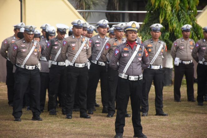 
					Waka Polres Bulukumba Pimpin Apel Gelar Pasukan Operasi Zebra 2023