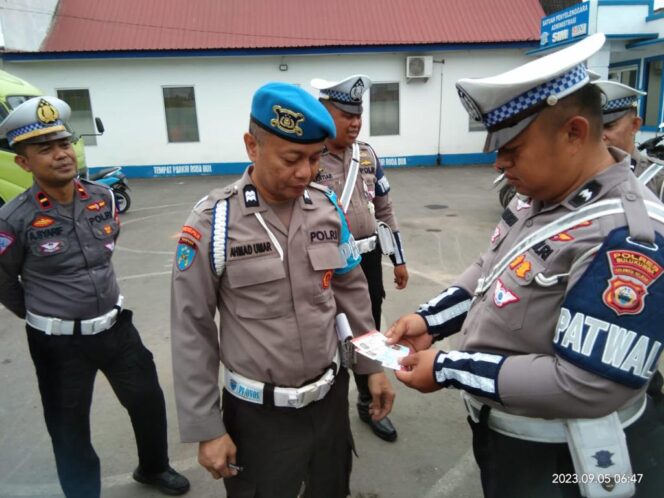 
					Mendadak, Propam Polres Bulukumba Periksa Kelengkapan Kendaraan Anggota.