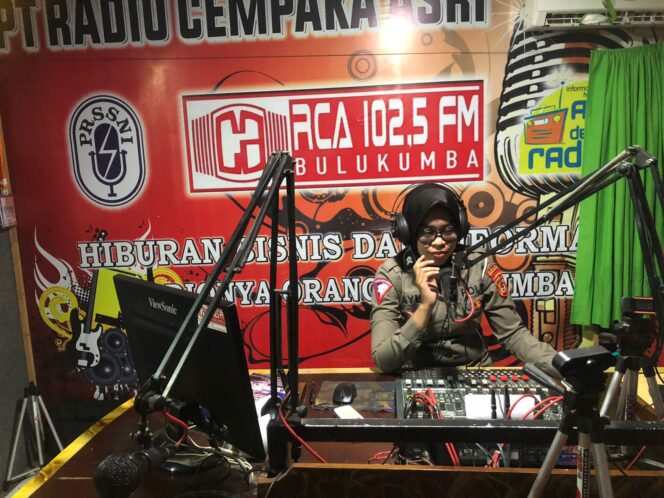 
					Hari Kelima Operasi Zebra, Satlantas Kembali Imbau Melalui Podcast Siaran Radio.