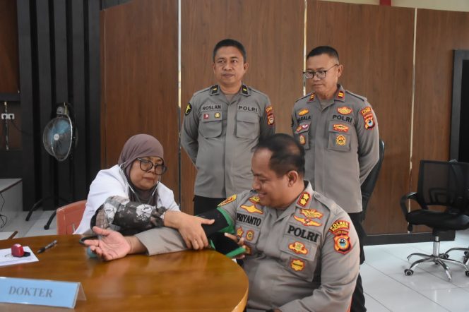 
					Sambut HUT Humas Ke 72, Polres Bulukumba Gelar Baksos Donor Darah