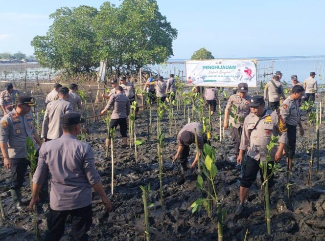 
					Polres Takalar Tanam Bibit Mangrove Dalam Rangka HUT Humas Polri ke-72