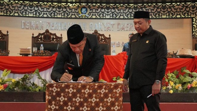 
					Bupati Bulukumba Serahkan Ranperda APBD 2024