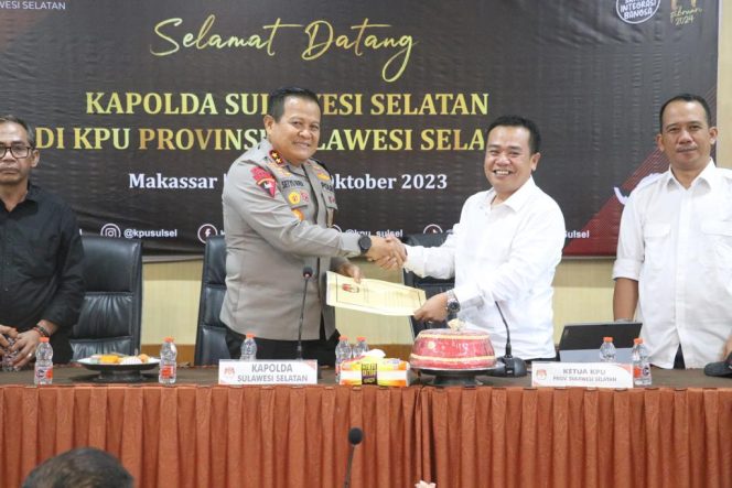 
					Kapolda Sulsel Berkunjung Ke KPU Sulsel dan Cek Gudang Surat Suara KPU di KIMA