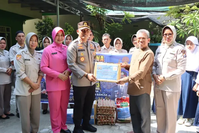 
					HUT Korpri Ke-52, ASN Polres Sidrap Gelar Baksos  ASN Polres Sidrap Gelar Baksos Sambut HUT Korpri  Perkuat Solidaritas, ASN Polres Sidrap Berbagi Sambut HUT Korpri