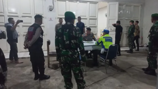 
					Patroli Cipta Kondisi TNI-POLRI Takalar Dalam Rangka Harkamtibmas Jelang Pemilu 2024