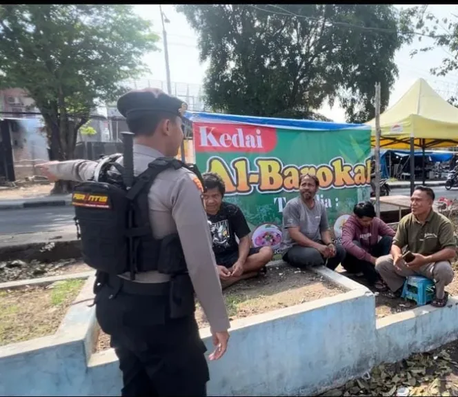 
					Dalam Rangka Harkamtibmas, Satuan Samapta Polres Takalar Aktif Patroli Dialogis