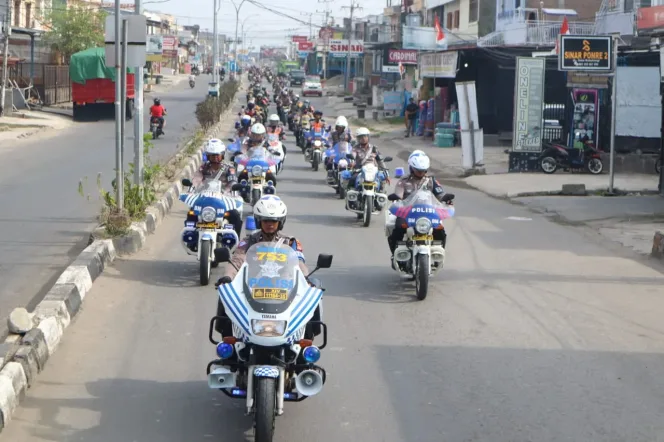 
					Jelang Pemilu 2024, TNI-Polri Di Bulukumba Gelar Apel Kesiapsiagaan dan Show Of Force.