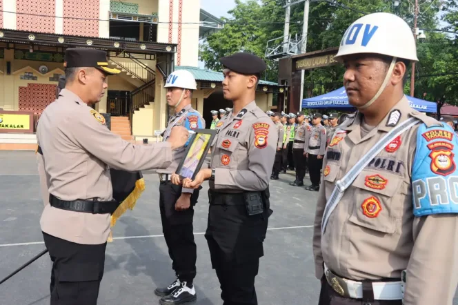 
					Polres Takalar Gelar Upacara Pemberhentian Tidak Dengan Hormat (PTDH)Salah Seorang Personelnya