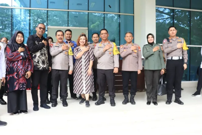 
					Wakapolri Ajak Masyarakat Ciptakan Pemilu Damai Dengan Kegiatan Sosial