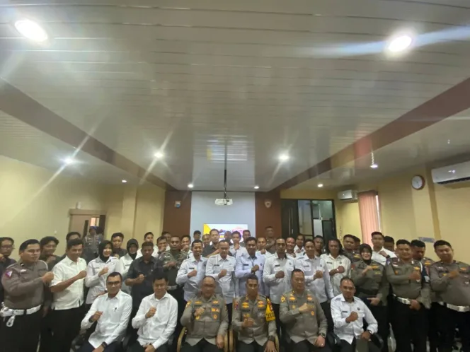 
					-*Biro SDM Polda Sulsel Gelar Pembinaan Rutin Triwulan IV T.A. 2023 Kepada Anggota Polri Yang Bertugas Pada Instansi/Unit Kerja*–  –*Pembinaan Triwulan IV Anggota Bertugas Pada Instansi, Karo SDM Polda Sulsel : Jaga Nama Baik Institusi dengan Berpegang Pada Tribrata dan Catur Prasetya*–