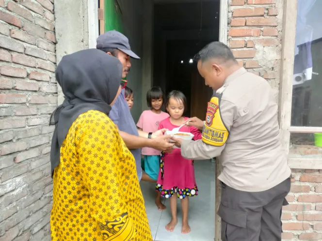 
					Wujud Polisi Hadir, Bhabinkamtibmas Polsek Mapsu Dampingi Pemberian Makan Tambahan (PMT) Balita Stuntin