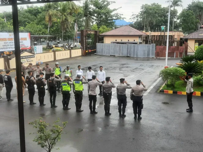 
					Serah Terima Piket Penjagaan & Piket Fungsi Polres Takalar