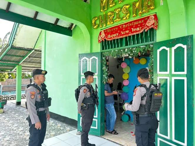 
					Sat Samapta Polres Takalar Amankan Perayaan Ibadah Natal di Gereja Oikumene Yonif 726/Tamalatea