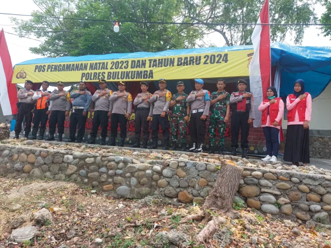 
					Kapolres Bulukumba Kunjungi Pos Pengamanan Di Bira, Cek Kesiapan Personel