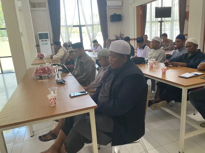 
					Polda Sulsel Gelar Jumat Curhat Dengan Komunitas Dakwah di Sungguminasa Gowa