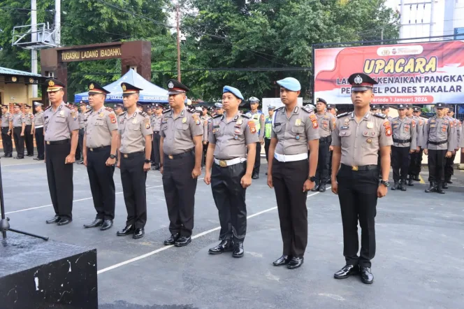 
					Kapolres Takalar Pimpin Upacara Laporan Kenaikan Pangkat 64 Personelnya