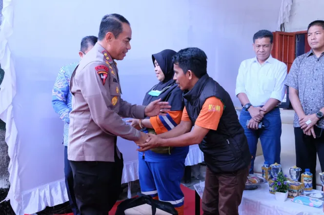 
					Jumat Curhat Dengan Warga Makassar, Kapolda Sulsel Himbau Agar Perbedaan Pilihan Jangan Jadikan Kita Konflik Atau Ribut